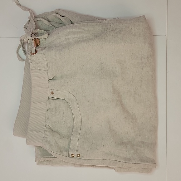 JM Collection Beige Ankle Cropped Pants/ L. - Picture 9 of 10